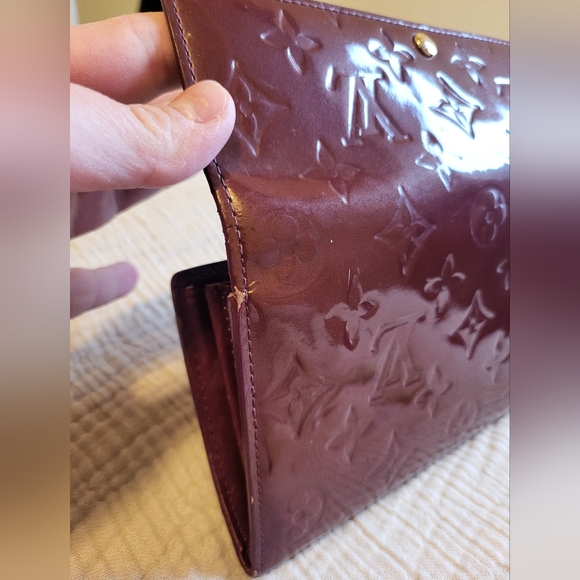 💯Authentic Louis Vuitton Vernis Bordeaux Sarah Wallet - Picture 11 of 16